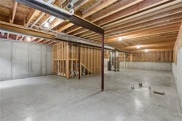 $449,500 | 16729 Pinehurst Drive, Basehor, KS 66007