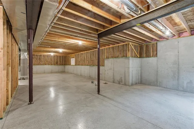 $449,500 | 16729 Pinehurst Drive, Basehor, KS 66007