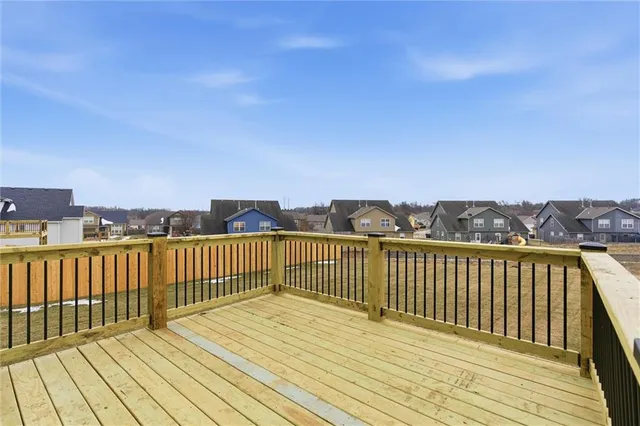 $449,500 | 16729 Pinehurst Drive, Basehor, KS 66007