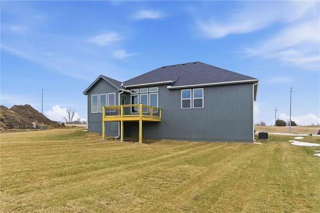 $449,500 | 16729 Pinehurst Drive, Basehor, KS 66007