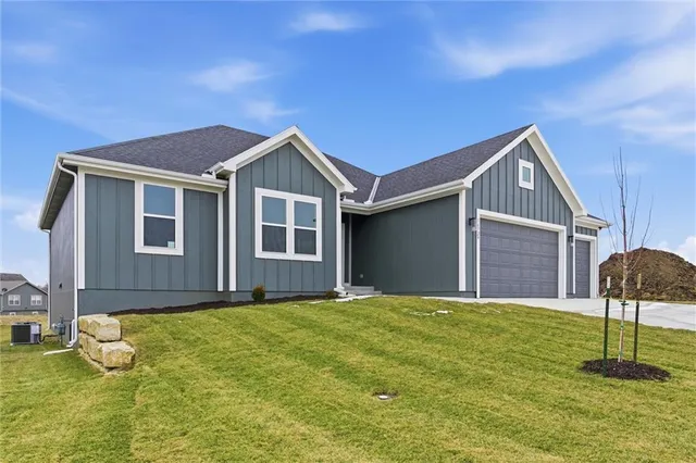 $449,500 | 16729 Pinehurst Drive, Basehor, KS 66007