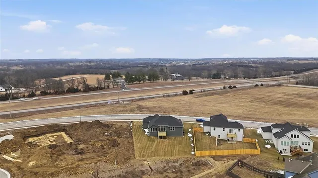 $449,500 | 16729 Pinehurst Drive, Basehor, KS 66007