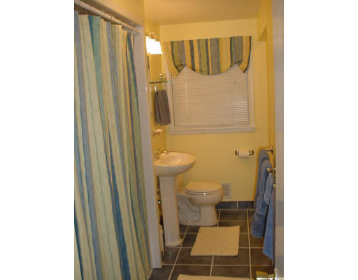18 Ledgewood Road Framingham, MA 01701 - Photo 4 of 7 Gallery Image 4