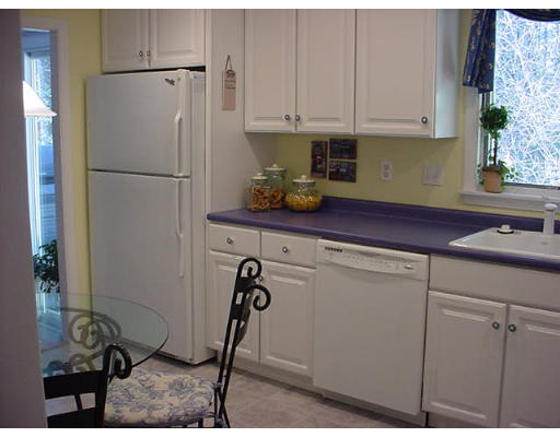 18 Ledgewood Road Framingham, MA 01701 - Photo 6 of 7 Gallery Image 6