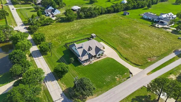 $1,300,000 | 800 Stonewood Boulevard, Bartonville, TX 76226