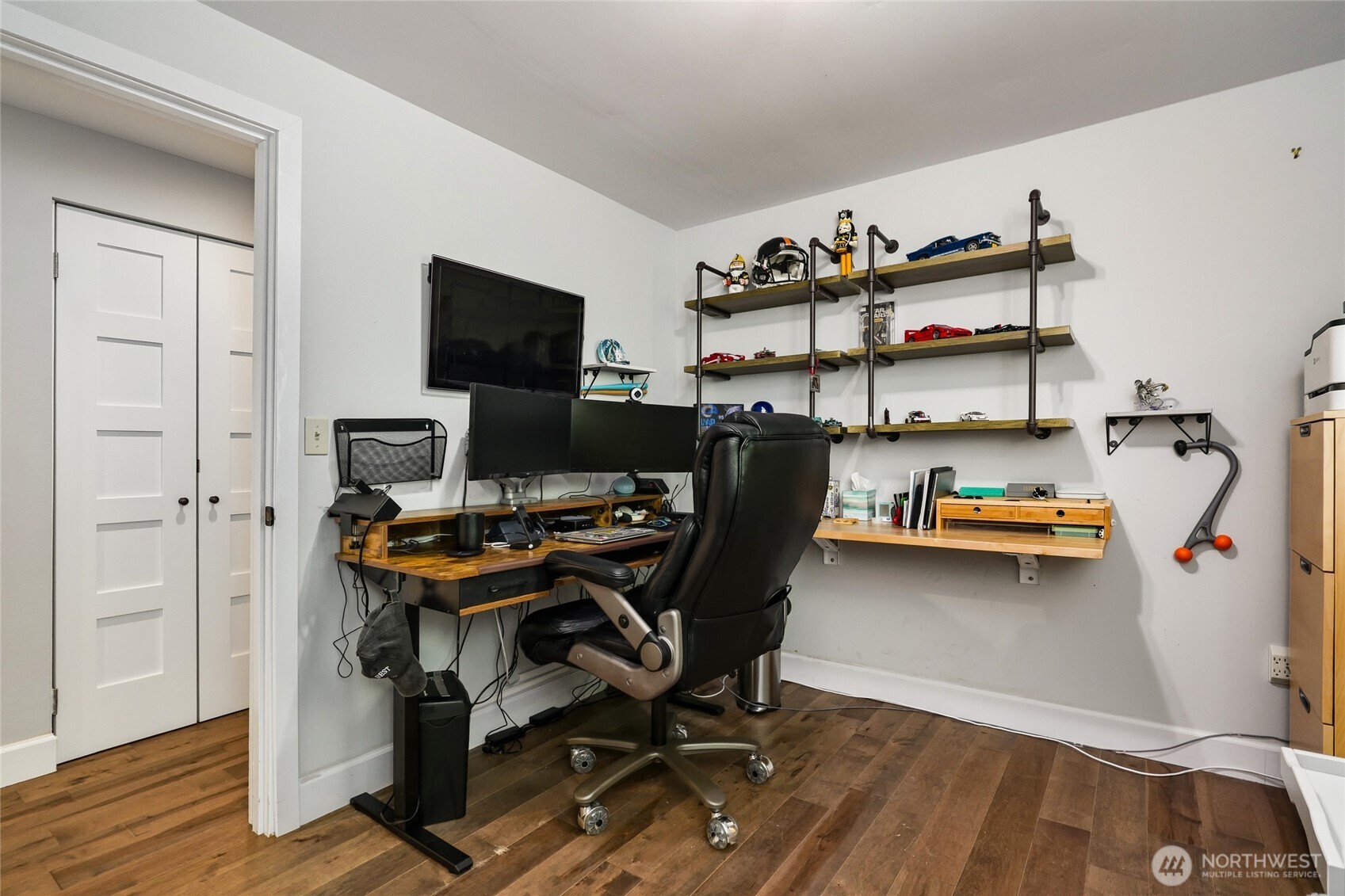 10414 Southwest 110th Street Vashon, WA 98070 - Photo 20 of 37 a view of a workspace with furniture and a window