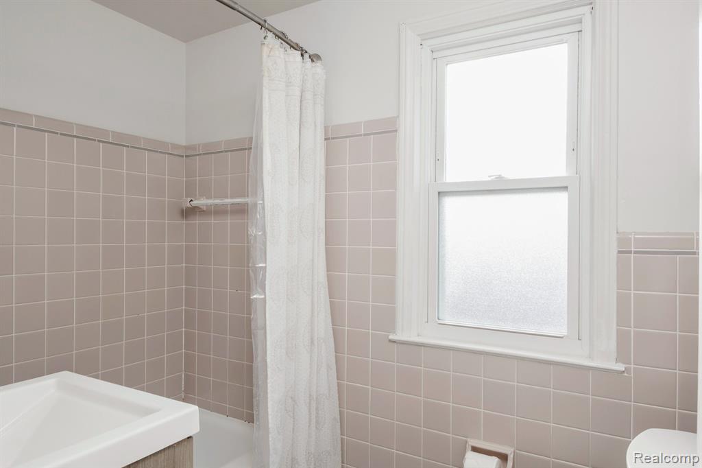 2227 Hampton Road Grosse Pointe, MI 48236 - Photo 24 of 32
