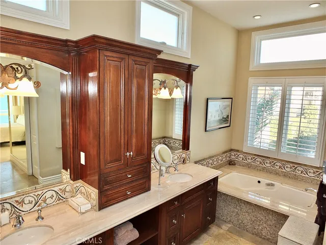 $2,599,999 | 1700 Bluff Place, Unit 1, Long Beach, CA 90802