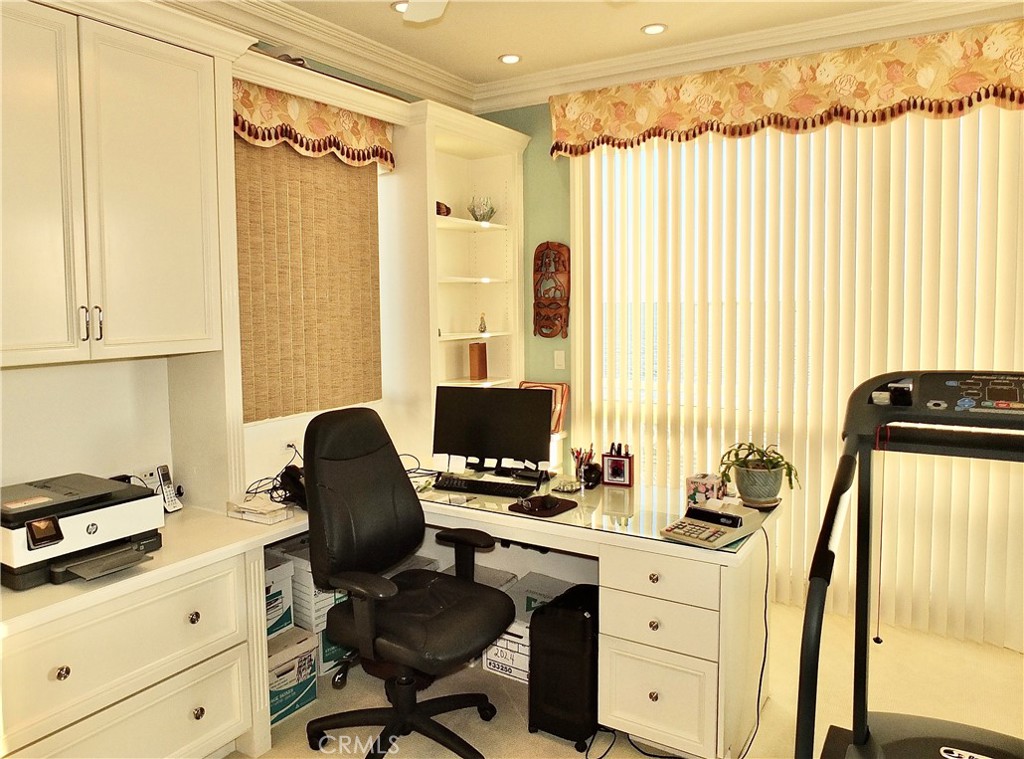 1700 Bluff Place, Unit 1 Long Beach, CA 90802 - Photo 29 of 45 a view of a workspace with a window