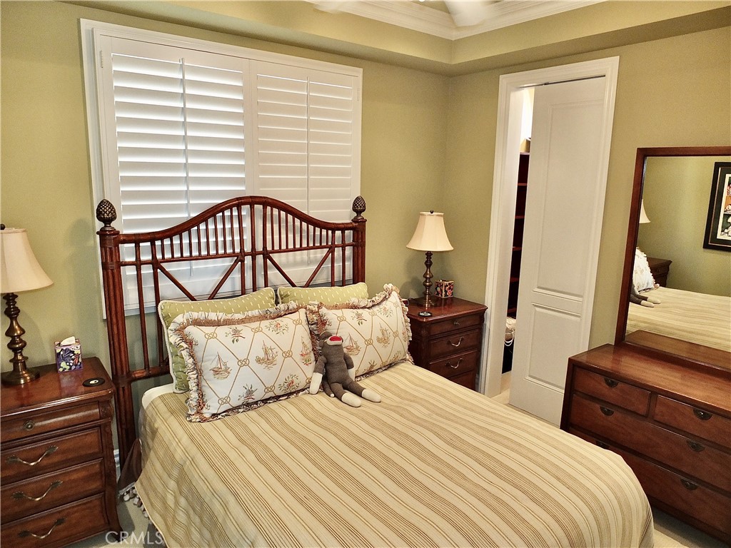 1700 Bluff Place, Unit 1 Long Beach, CA 90802 - Photo 30 of 45 a bedroom with a bed and a window