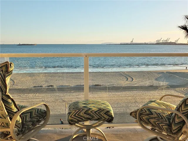 $2,599,999 | 1700 Bluff Place, Unit 1, Long Beach, CA 90802