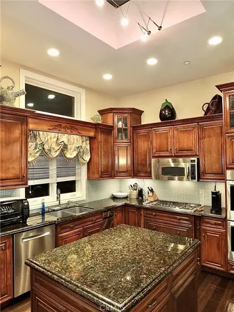 $2,350,000 | 1700 Bluff Place, Unit 1, Long Beach, CA 90802