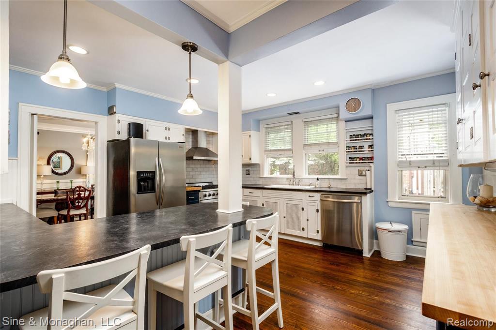 1114 Berkshire Road Grosse Pointe Park, MI 48230 - Photo 11 of 49