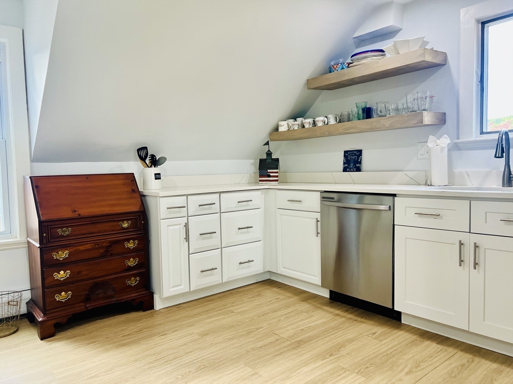 30 Chapel Street, Unit B Gloucester, MA 01930 - Photo 18 of 36