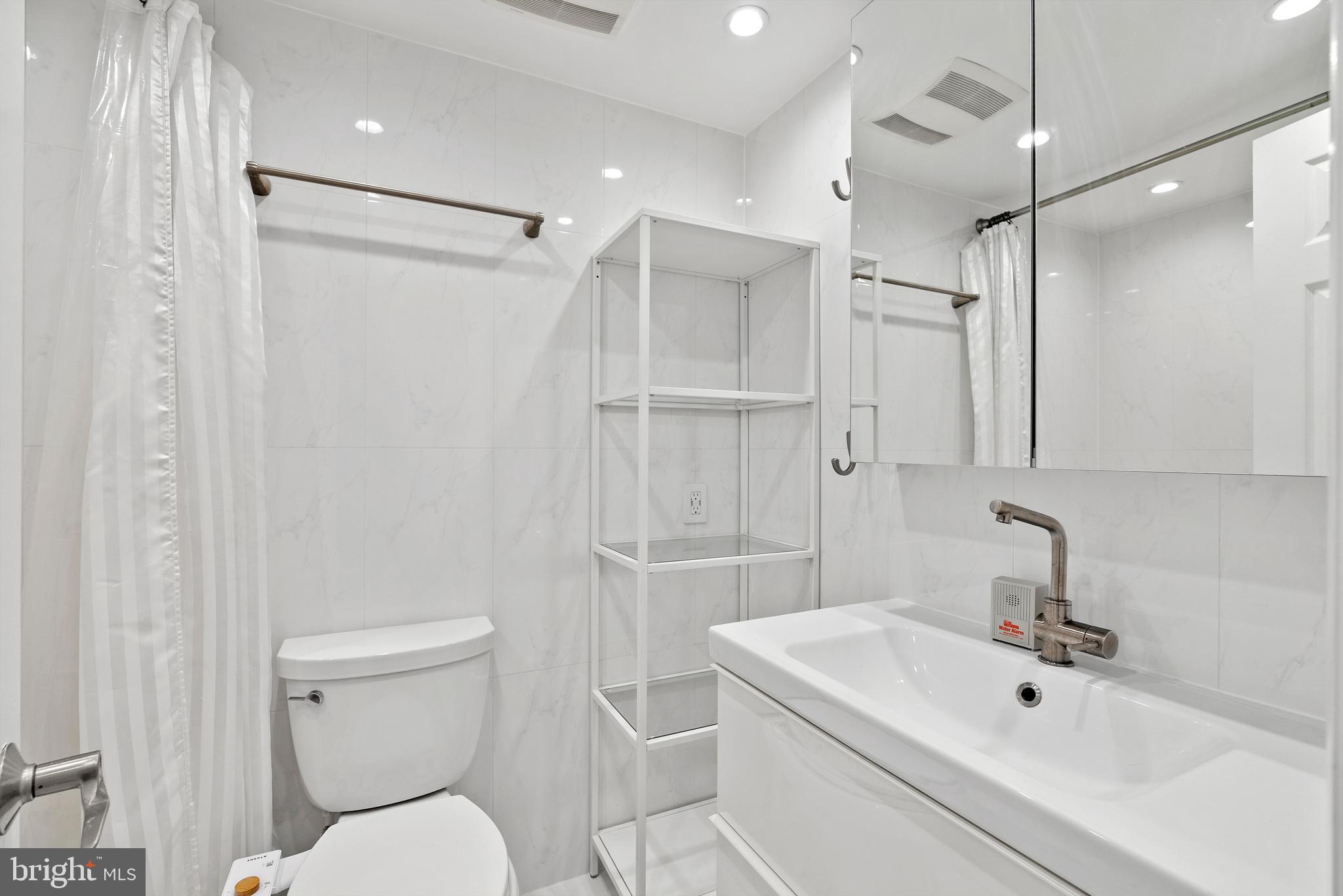 1530 Key Boulevard, Unit 930 Arlington, VA 22209 - Photo 12 of 20 a bathroom with a toilet sink and shower