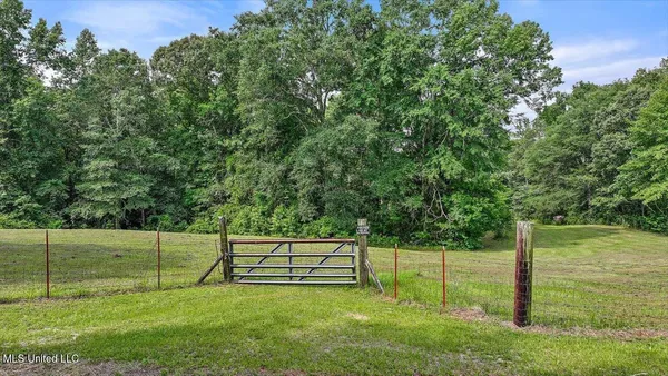 $99,900 | Brandon - Williamsburg Road, Mendenhall, MS 39114