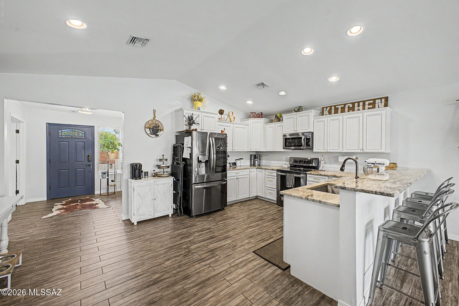 1146 West Las Lomitas Road Tucson, AZ 85704 - Photo 11 of 50 Foyer and kitchen