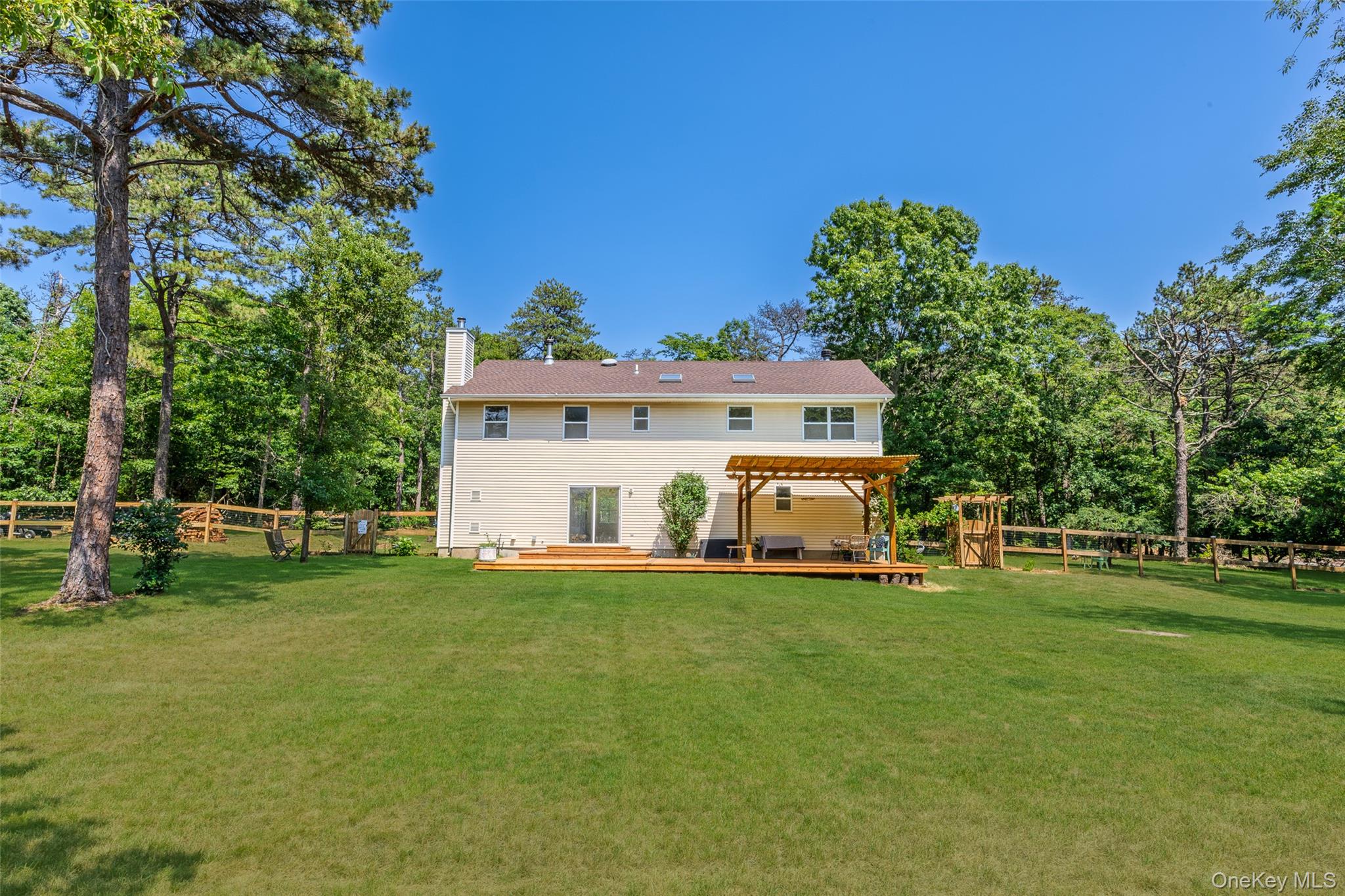 22 Bellhaven Road Bellport, NY 11713 - Photo 4 of 45
