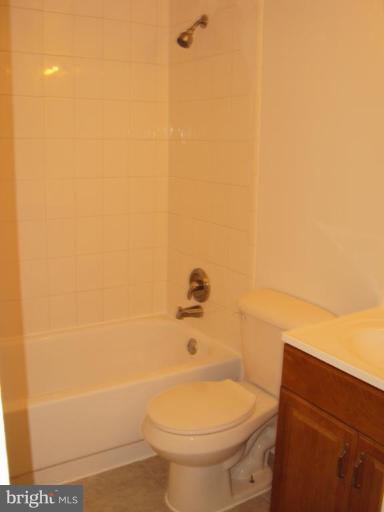 2394 Cloudcroft Square Reston, VA 20191 - Photo 11 of 19 Bath #2