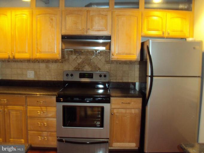 2394 Cloudcroft Square Reston, VA 20191 - Photo 9 of 19 Kitchen