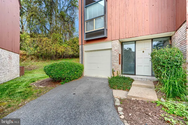a view of a back yard of the house