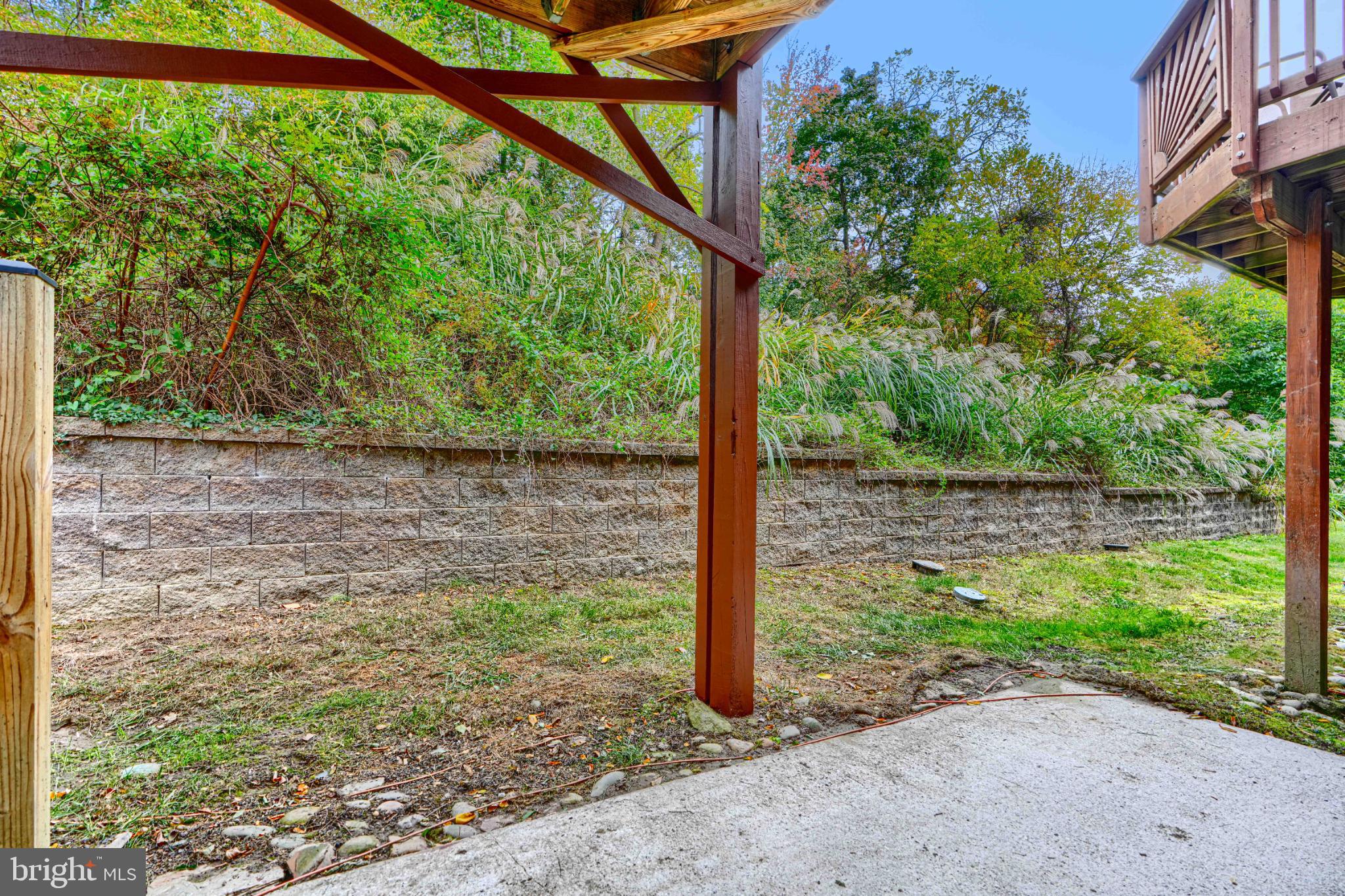 5520 Vantage Point Road Columbia, MD 21044 - Photo 4 of 28 a backyard of a house with lots of green space