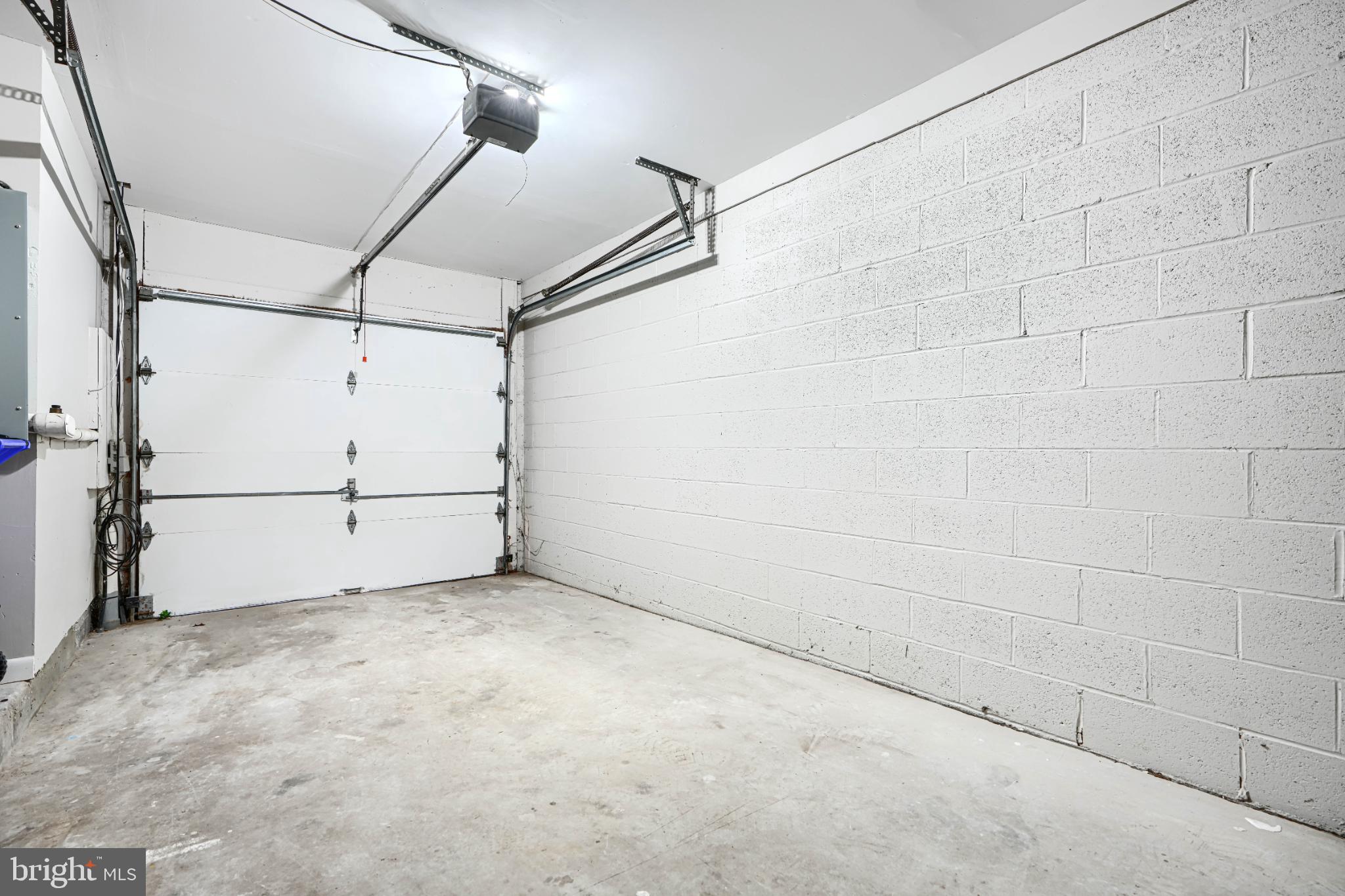 5520 Vantage Point Road Columbia, MD 21044 - Photo 9 of 28 a view of a garage