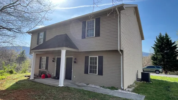 $1,300 | 30 Peachtree Court, Roanoke, VA 24012