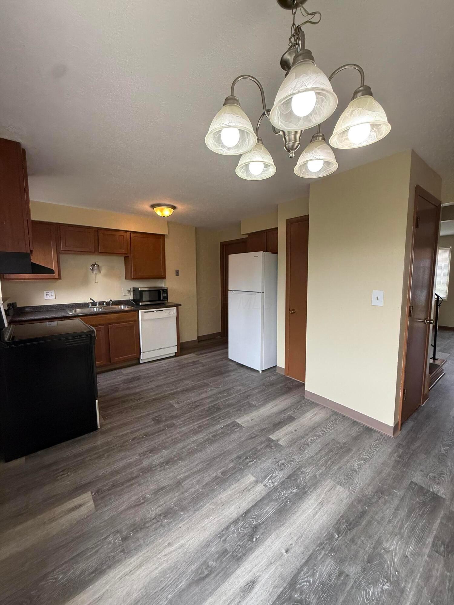 1759 Lonsdale Road, Unit C Columbus, OH 43232 - Photo 8 of 12 Lonsdale_8