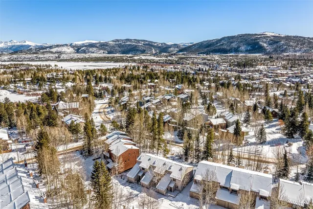 a view of back yard of the house