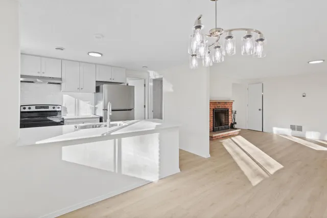 $599,900 | 14085 85th Place North, Maple Grove, MN 55369