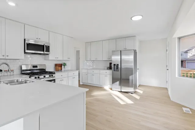 $599,900 | 14085 85th Place North, Maple Grove, MN 55369