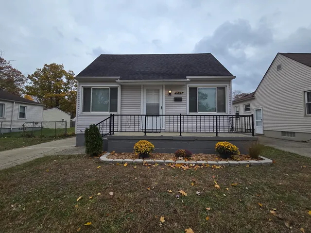 $169,900 | 4506 Syracuse Street, Dearborn Heights, MI 48125