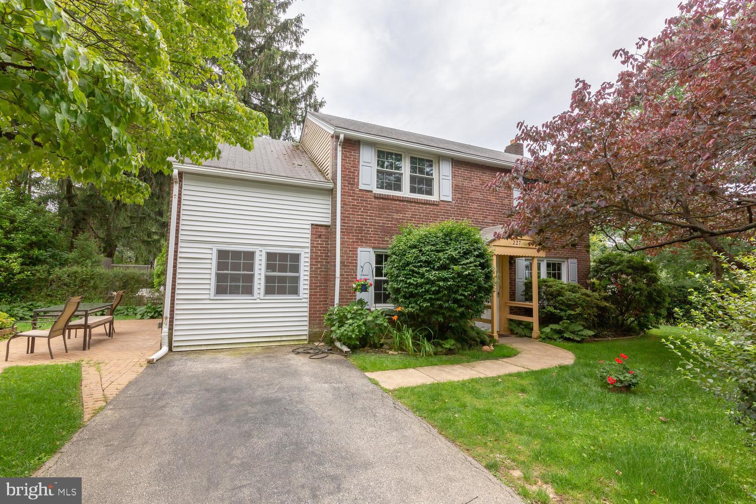 227 Crosshill Road Wynnewood, PA 19096 - Photo 2 of 28