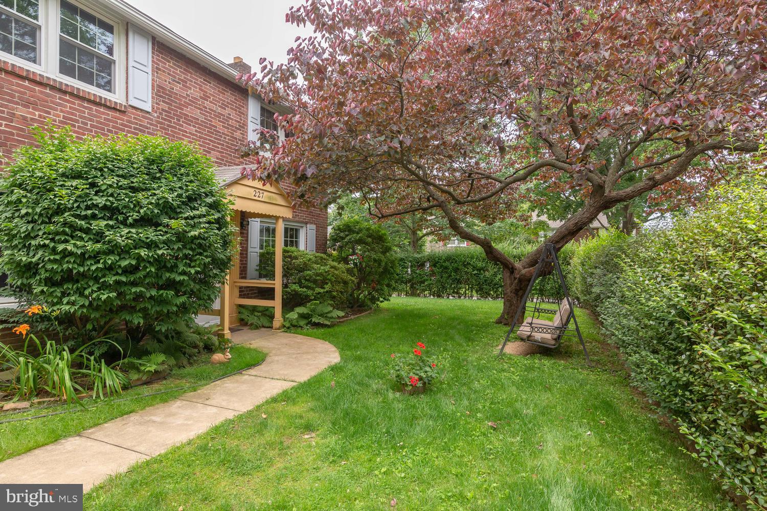 227 Crosshill Road Wynnewood, PA 19096 - Photo 3 of 28