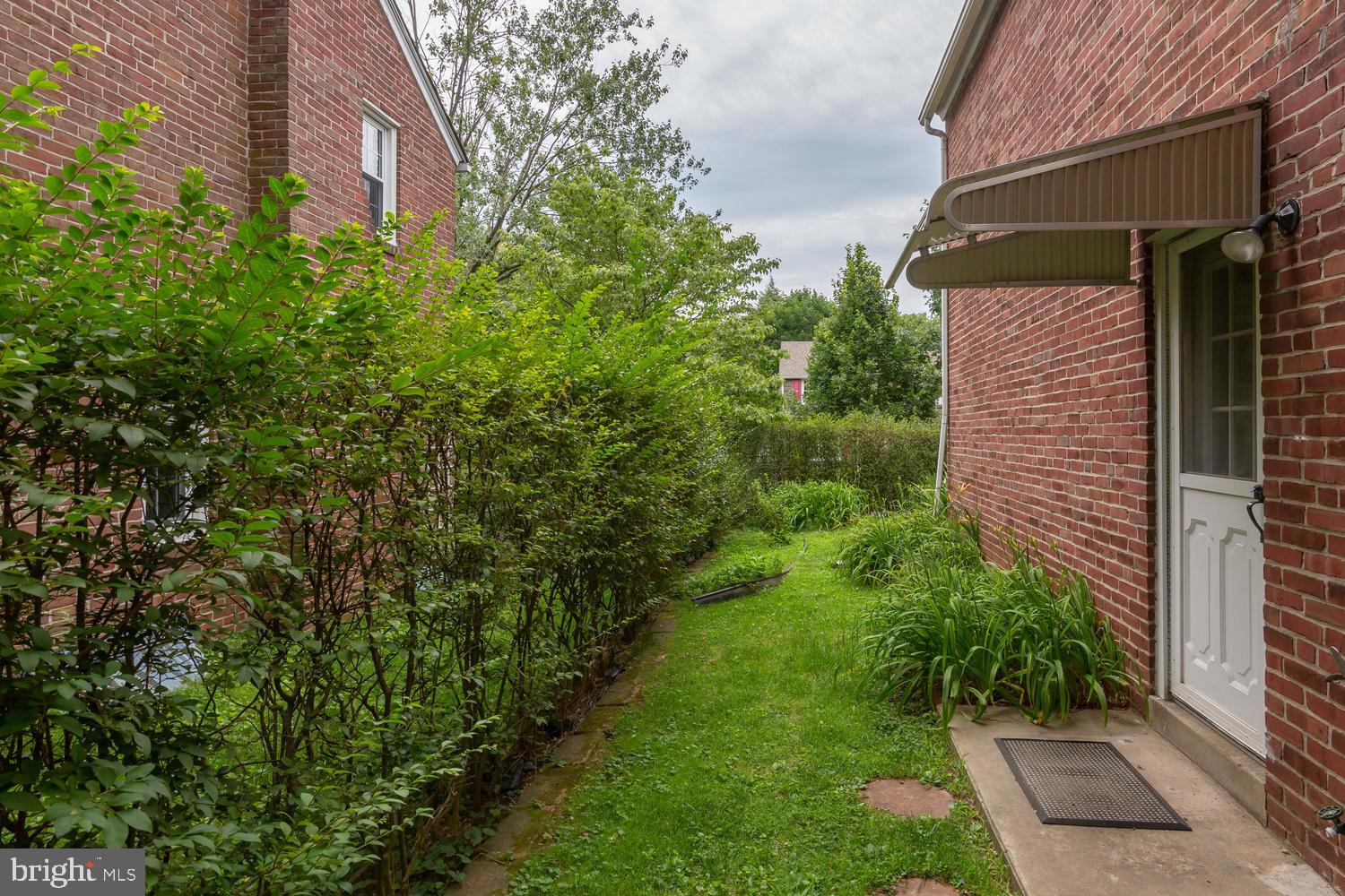 227 Crosshill Road Wynnewood, PA 19096 - Photo 8 of 28