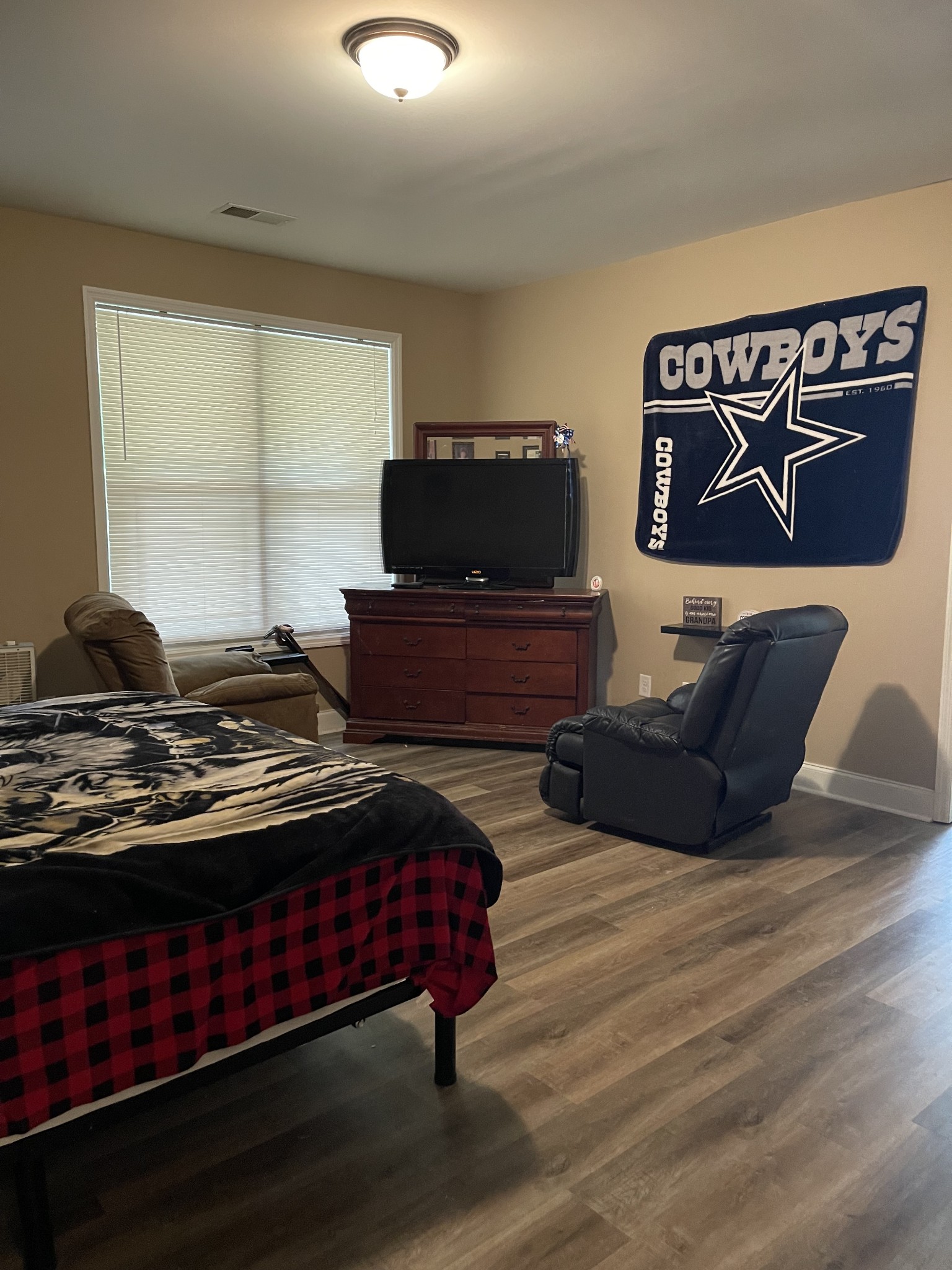 511 Franklin Road Gallatin, TN 37066 - Photo 18 of 47 a living room with furniture flat screen tv and window