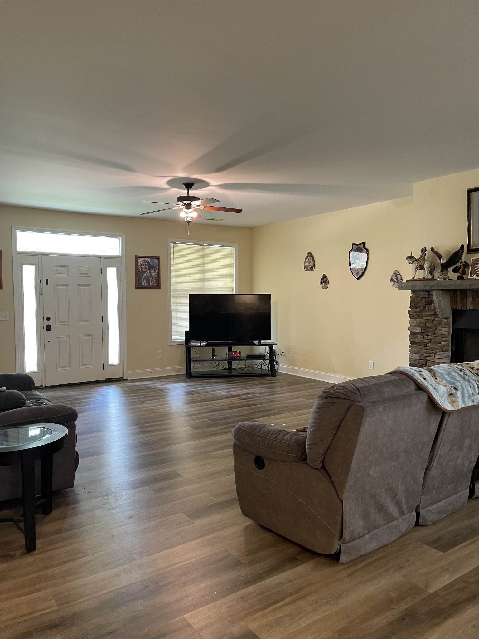 511 Franklin Road Gallatin, TN 37066 - Photo 8 of 47 a living room with furniture and a flat screen tv