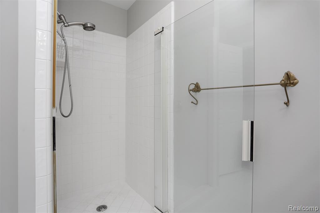 2137 Crystal Drive Rochester Hills, MI 48309 - Photo 20 of 32