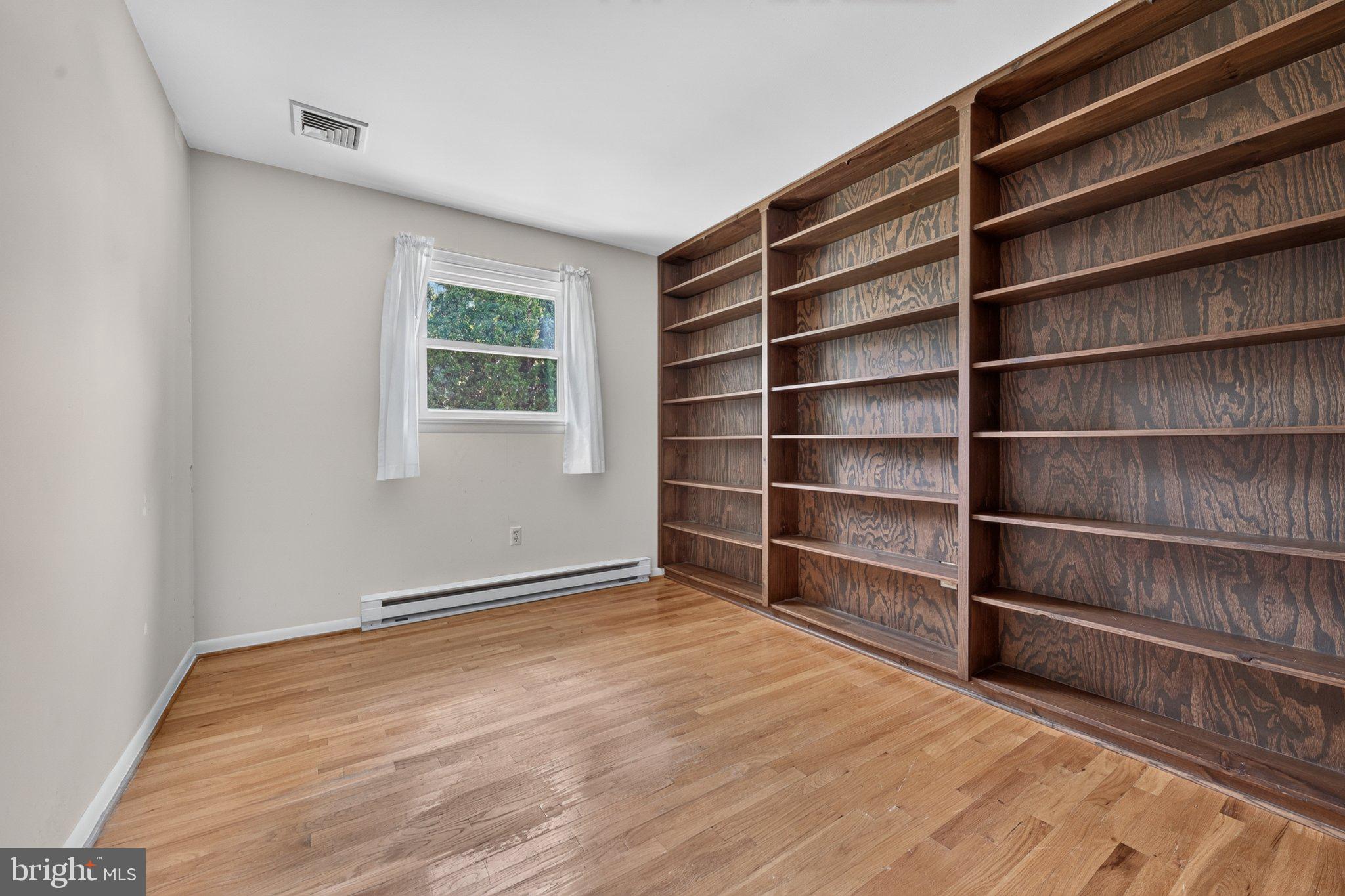 1277 South Colebrook Road Manheim, PA 17545 - Photo 15 of 65 Bright, spacious room with built-ins.