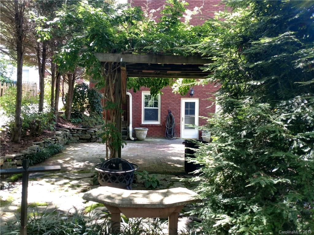 73 Gracelyn Road Asheville, NC 28804 - Photo 3 of 14 Gallery Image 3