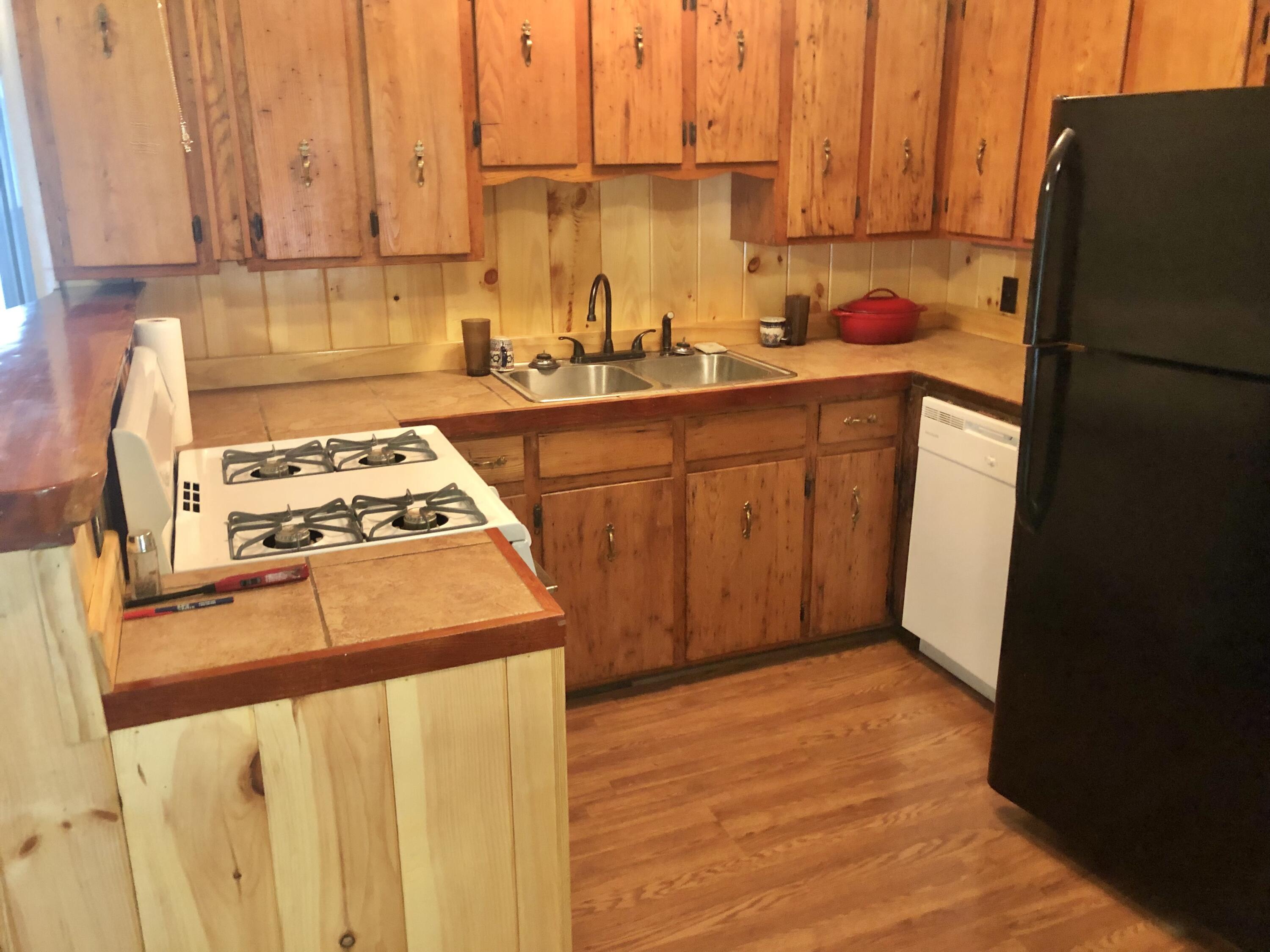 170 Wolfe Lane Butler, TN 37640 - Photo 15 of 34 IMG_3214