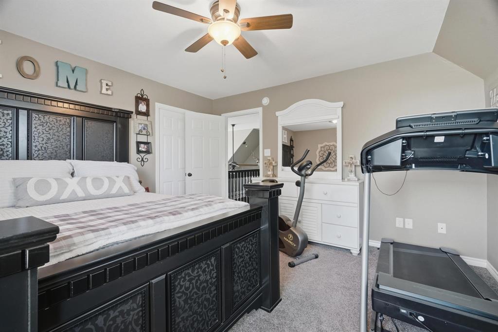 401 County Road 359, Unit B Merkel, TX 79536 - Photo 24 of 40 a bedroom with a bed and a dresser