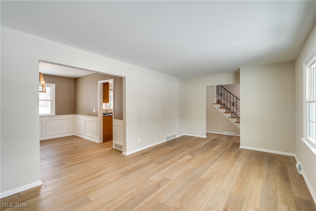941 South Hametown Road Akron, OH 44321 - Photo 6 of 45 Living room