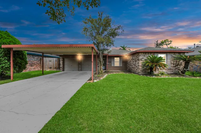 $234,900 | 1110 East Brown Lane, Deer Park, TX 77536