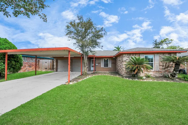 $234,900 | 1110 East Brown Lane, Deer Park, TX 77536