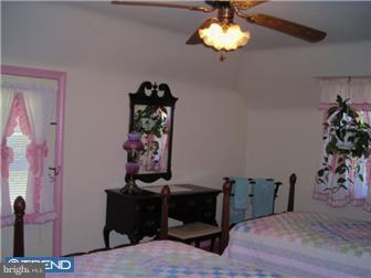 301 West Waverly Road Glenside, PA 19038 - Photo 10 of 12 Guest Room