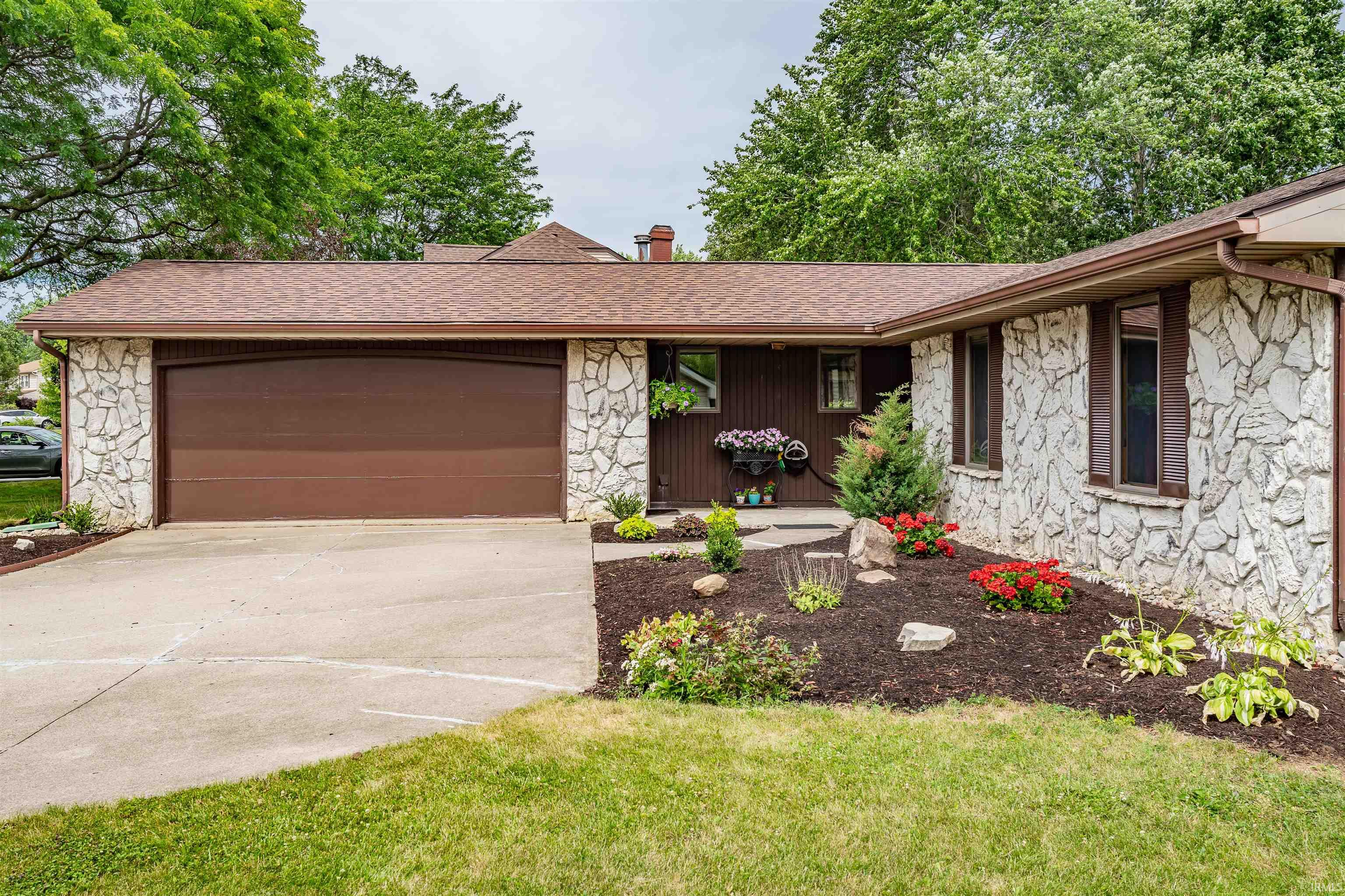 6530 Tanbark Trail Fort Wayne, IN 46835 - Photo 2 of 30