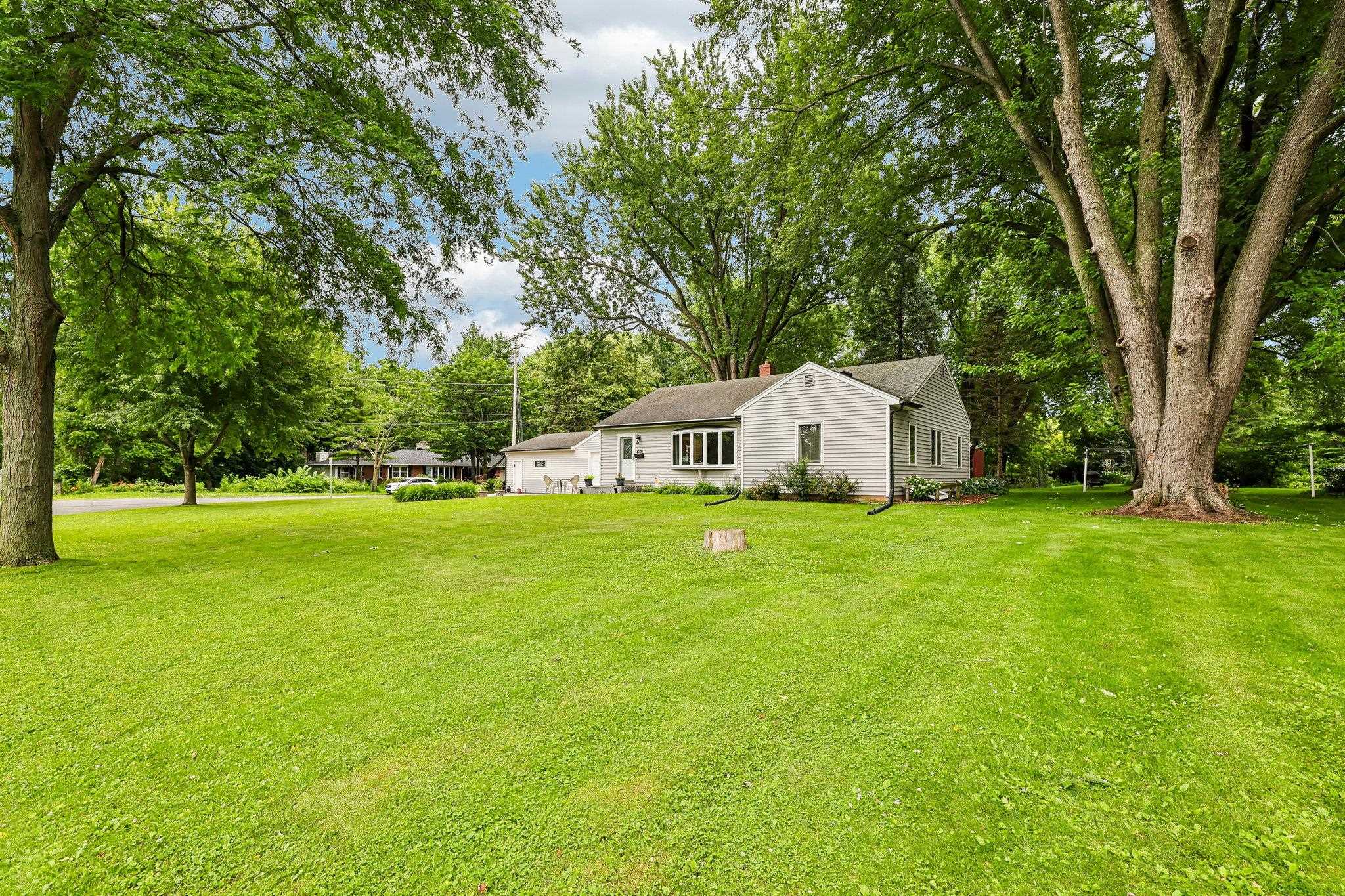 213 East Winnequah Road Madison, WI 53716 - Photo 4 of 47