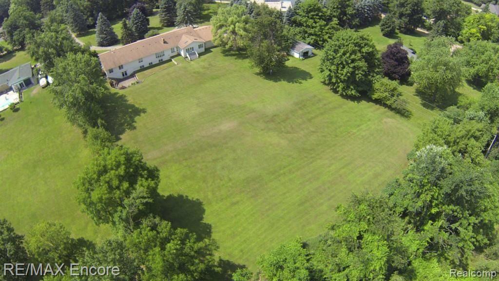 6968 Rattalee Lake Road Clarkston, MI 48348 - Photo 4 of 26